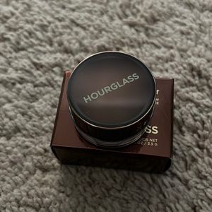 Hourglass Scattered Light in Ray